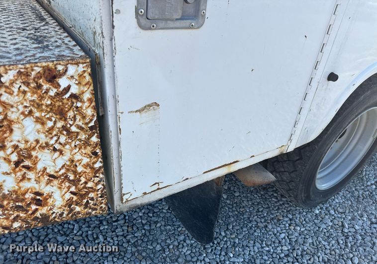 image for item DV4015 2004 Ford F450 Super Duty XL bucket truck