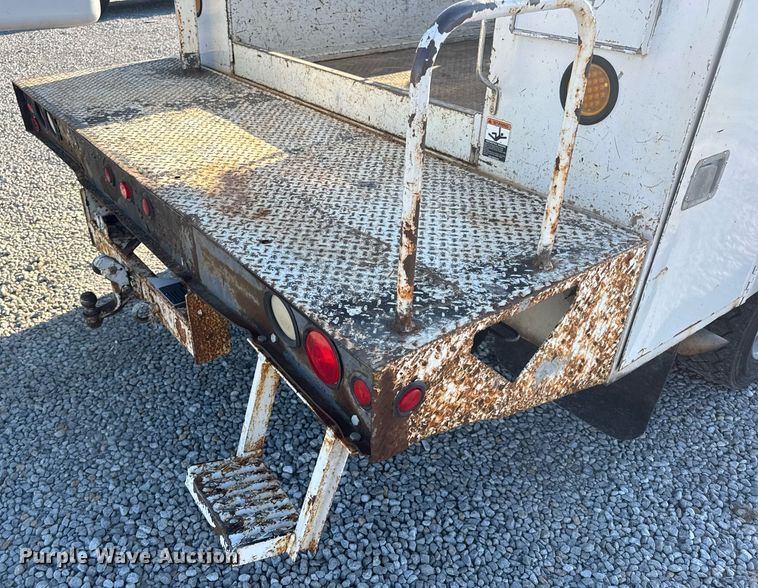 image for item DV4015 2004 Ford F450 Super Duty XL bucket truck