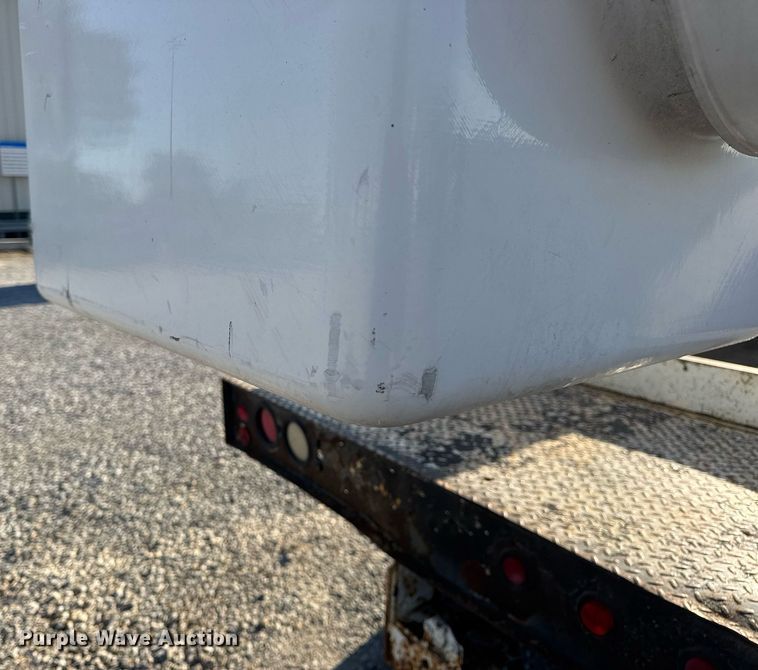 image for item DV4015 2004 Ford F450 Super Duty XL bucket truck