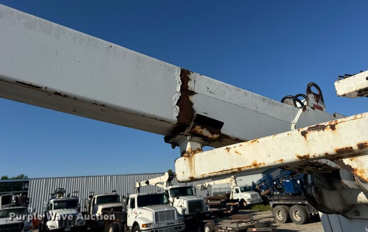 image for item DV4015 2004 Ford F450 Super Duty XL bucket truck