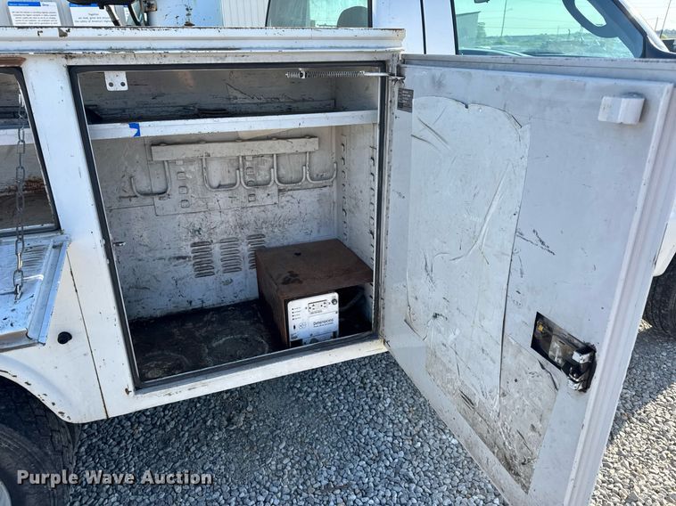 image for item DV4015 2004 Ford F450 Super Duty XL bucket truck