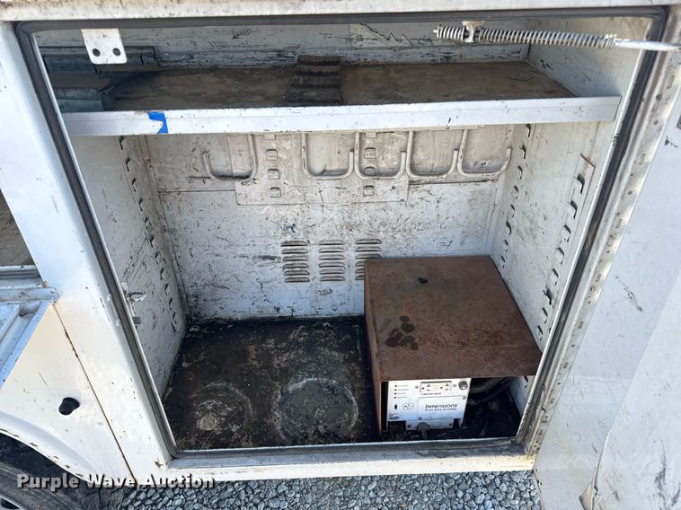 image for item DV4015 2004 Ford F450 Super Duty XL bucket truck