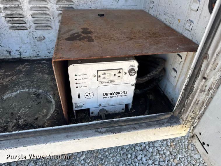 image for item DV4015 2004 Ford F450 Super Duty XL bucket truck