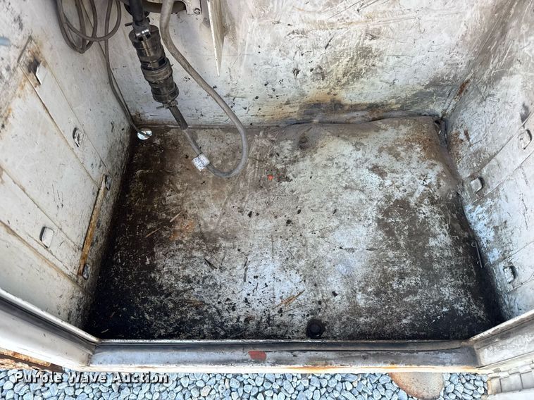 image for item DV4015 2004 Ford F450 Super Duty XL bucket truck