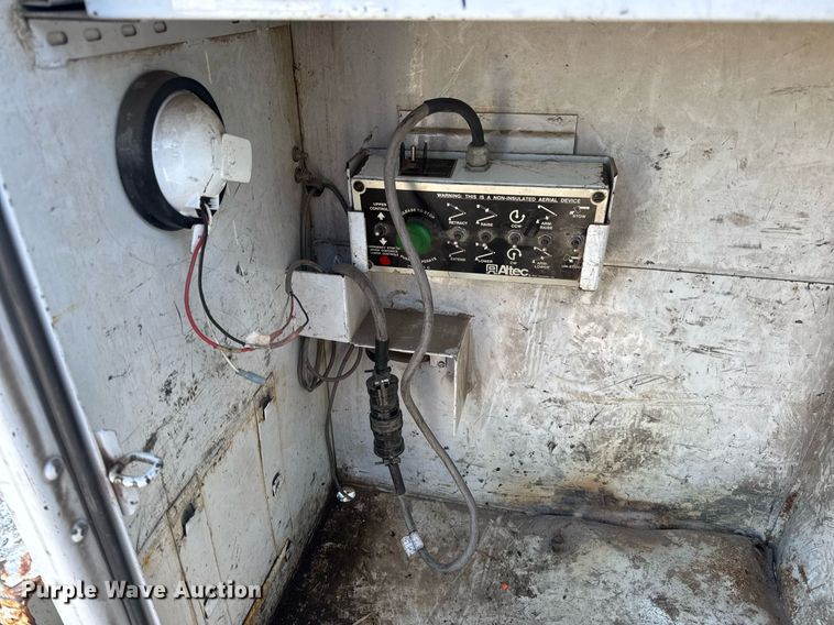 image for item DV4015 2004 Ford F450 Super Duty XL bucket truck