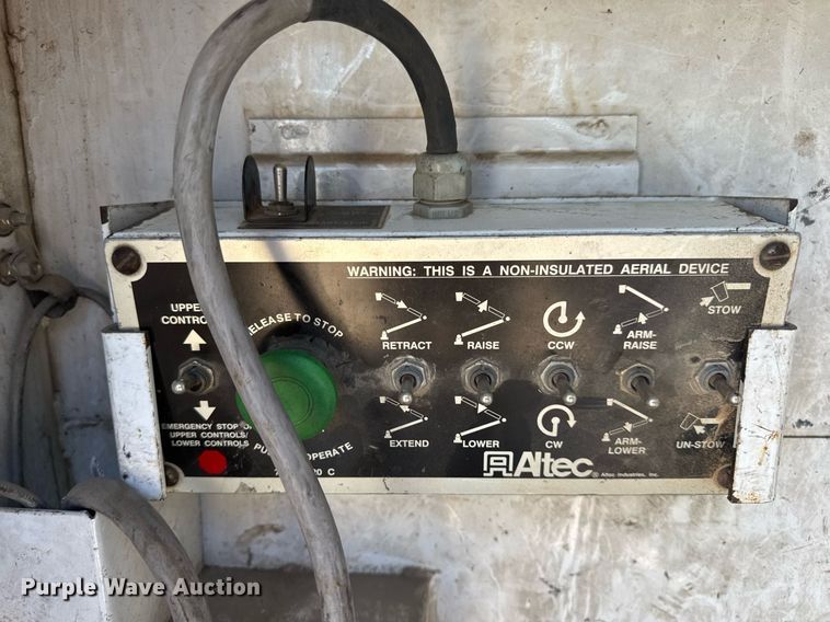 image for item DV4015 2004 Ford F450 Super Duty XL bucket truck