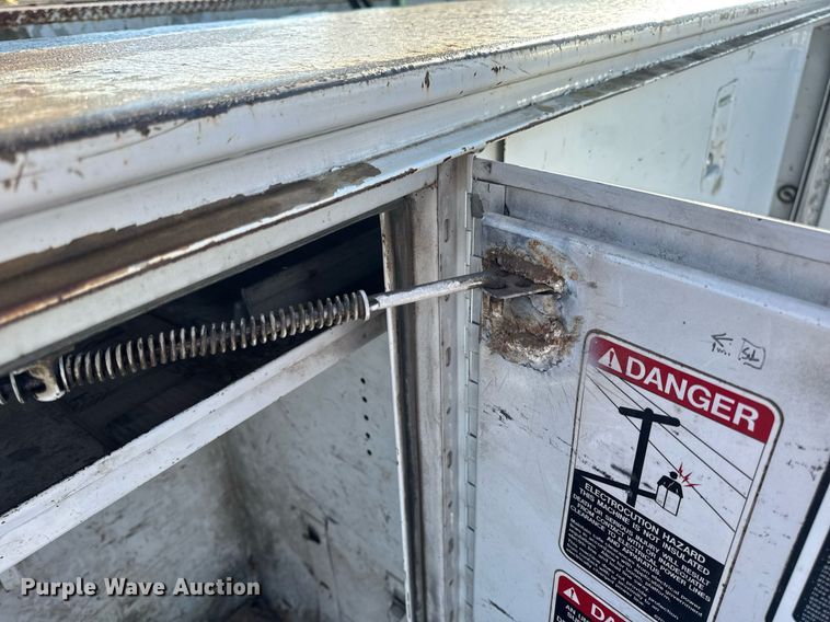 image for item DV4015 2004 Ford F450 Super Duty XL bucket truck