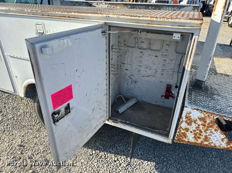 image for item DV4015 2004 Ford F450 Super Duty XL bucket truck