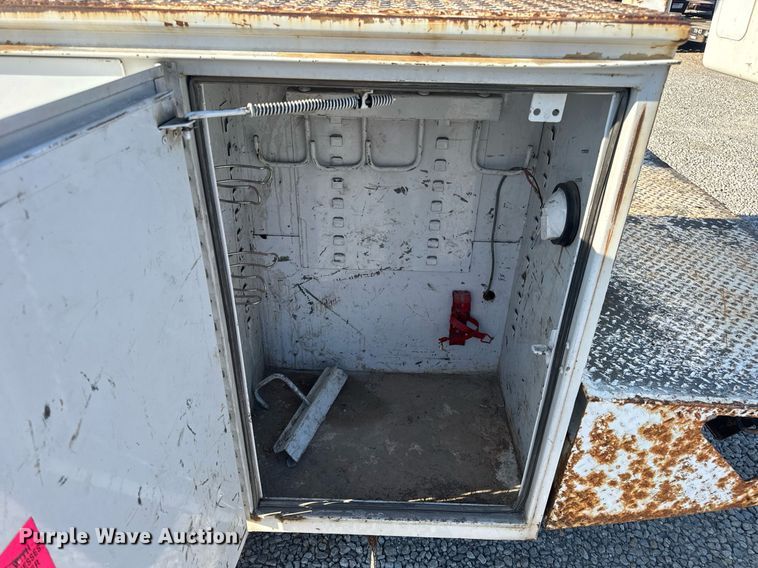 image for item DV4015 2004 Ford F450 Super Duty XL bucket truck