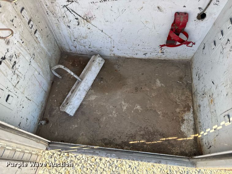 image for item DV4015 2004 Ford F450 Super Duty XL bucket truck