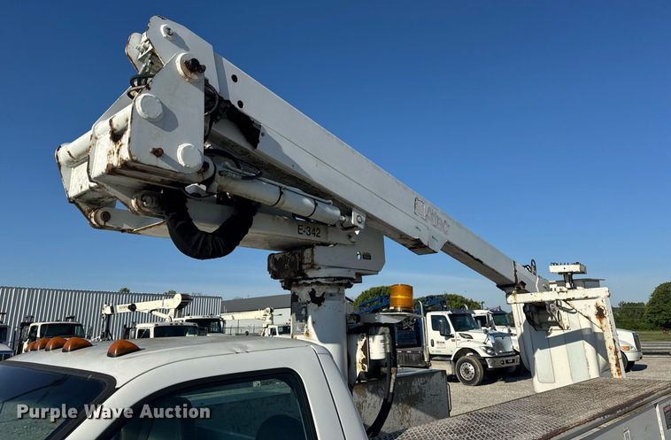 image for item DV4015 2004 Ford F450 Super Duty XL bucket truck