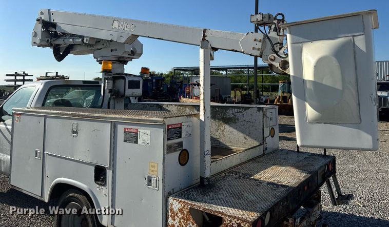 image for item DV4015 2004 Ford F450 Super Duty XL bucket truck