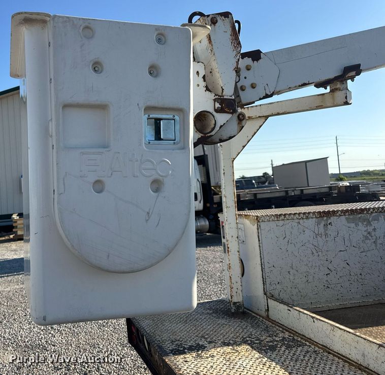 image for item DV4015 2004 Ford F450 Super Duty XL bucket truck