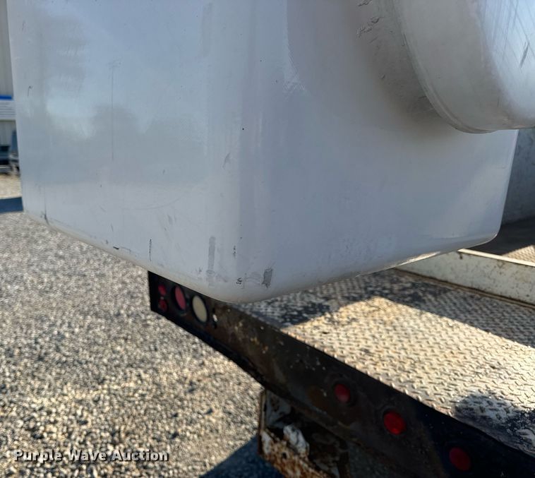 image for item DV4015 2004 Ford F450 Super Duty XL bucket truck