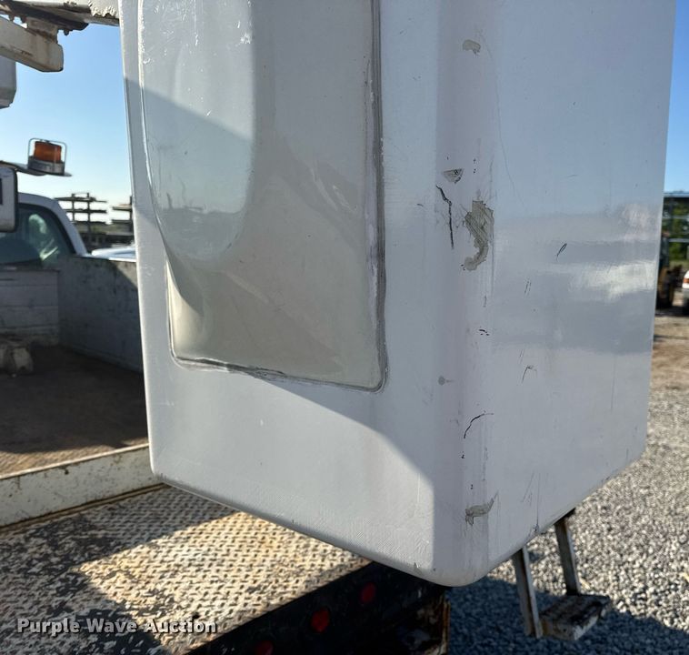 image for item DV4015 2004 Ford F450 Super Duty XL bucket truck