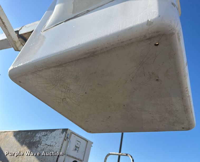 image for item DV4015 2004 Ford F450 Super Duty XL bucket truck