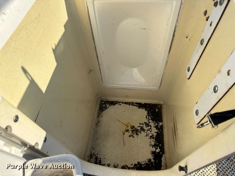 image for item DV4015 2004 Ford F450 Super Duty XL bucket truck