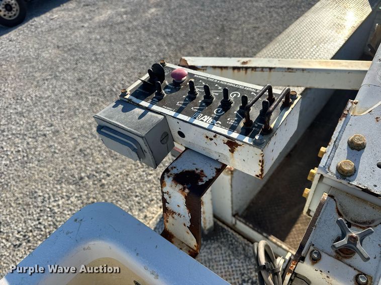 image for item DV4015 2004 Ford F450 Super Duty XL bucket truck