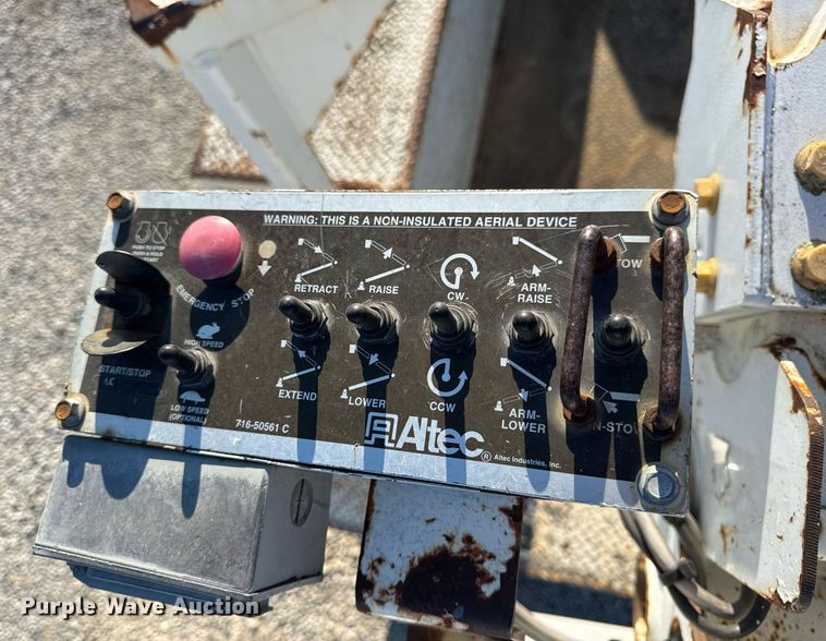 image for item DV4015 2004 Ford F450 Super Duty XL bucket truck