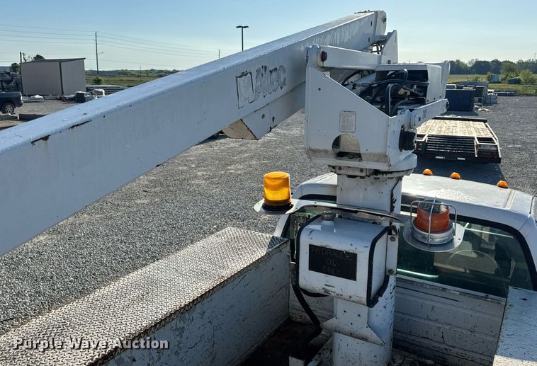 image for item DV4015 2004 Ford F450 Super Duty XL bucket truck