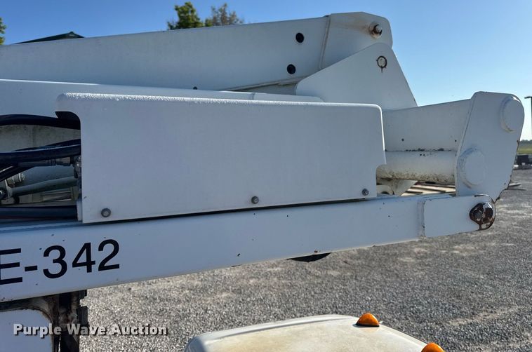 image for item DV4015 2004 Ford F450 Super Duty XL bucket truck