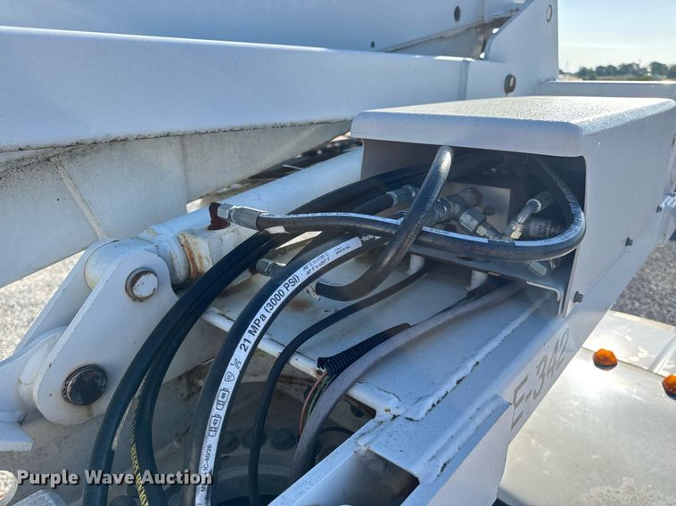 image for item DV4015 2004 Ford F450 Super Duty XL bucket truck