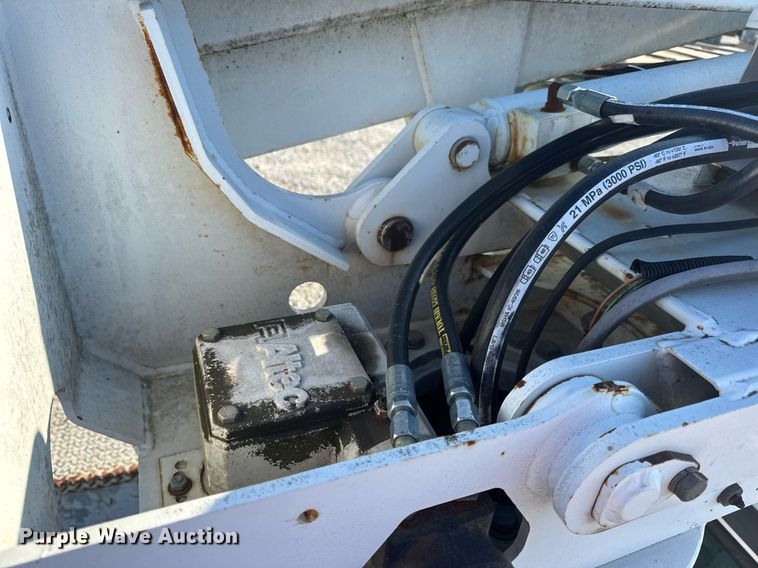 image for item DV4015 2004 Ford F450 Super Duty XL bucket truck