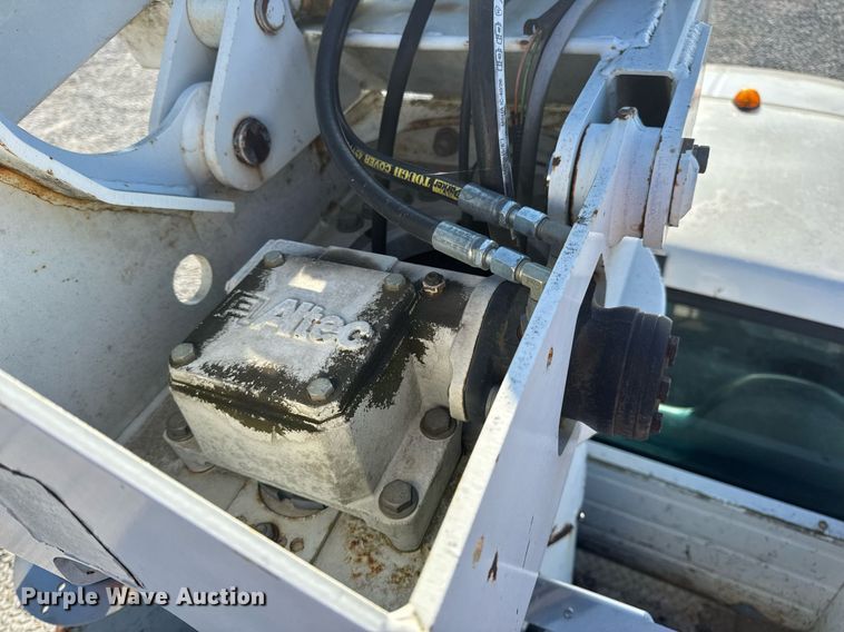 image for item DV4015 2004 Ford F450 Super Duty XL bucket truck