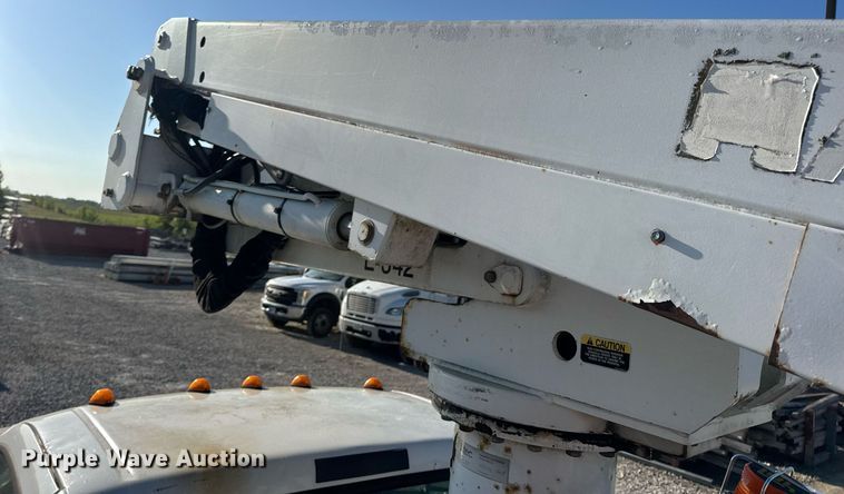 image for item DV4015 2004 Ford F450 Super Duty XL bucket truck