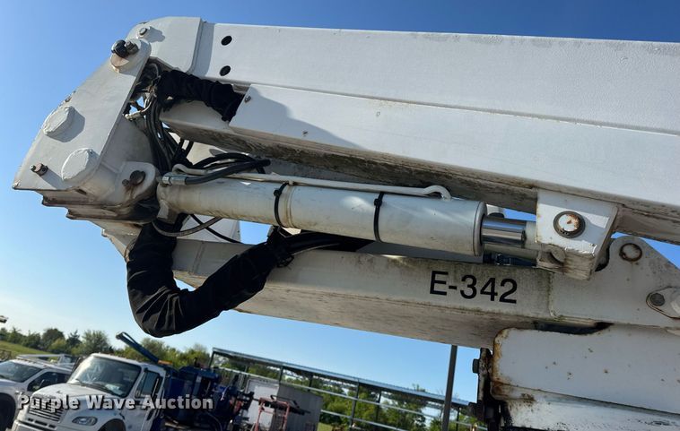 image for item DV4015 2004 Ford F450 Super Duty XL bucket truck