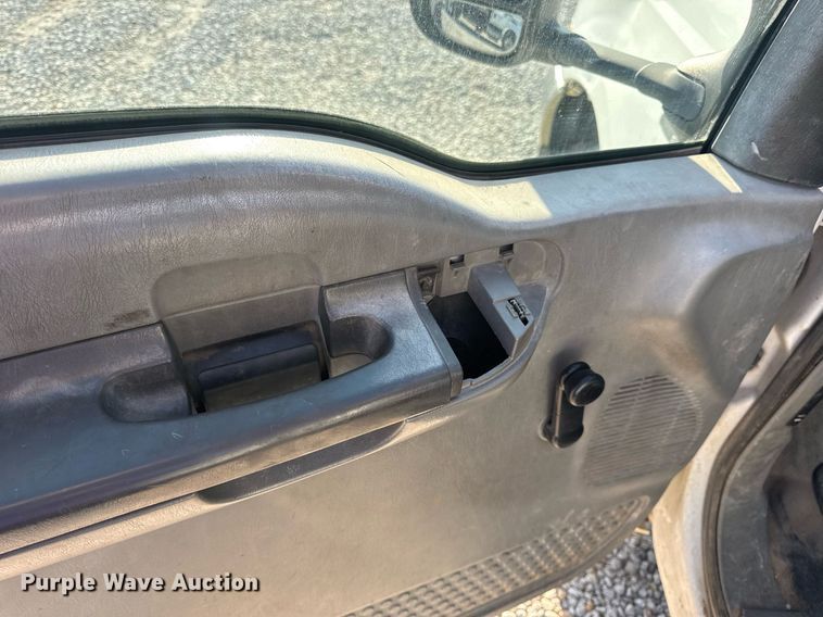 image for item DV4015 2004 Ford F450 Super Duty XL bucket truck