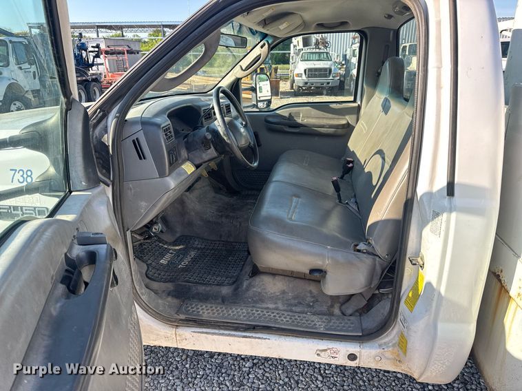 image for item DV4015 2004 Ford F450 Super Duty XL bucket truck