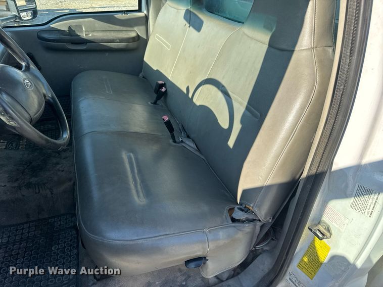 image for item DV4015 2004 Ford F450 Super Duty XL bucket truck