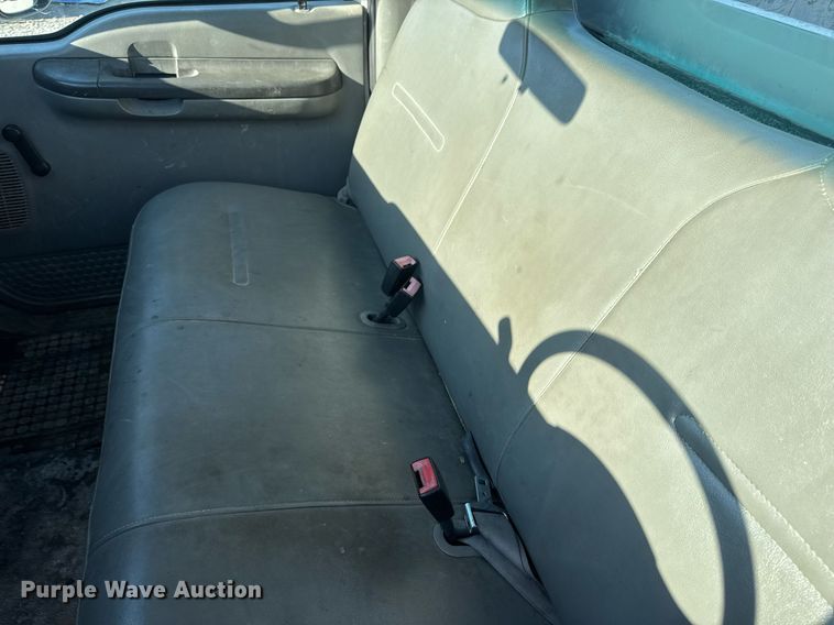 image for item DV4015 2004 Ford F450 Super Duty XL bucket truck