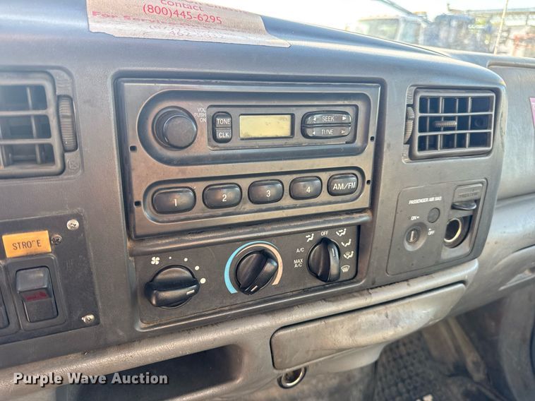 image for item DV4015 2004 Ford F450 Super Duty XL bucket truck