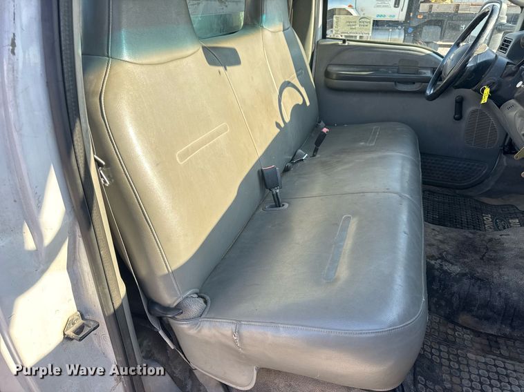 image for item DV4015 2004 Ford F450 Super Duty XL bucket truck