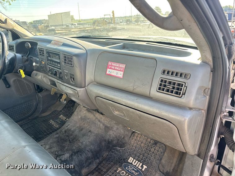 image for item DV4015 2004 Ford F450 Super Duty XL bucket truck