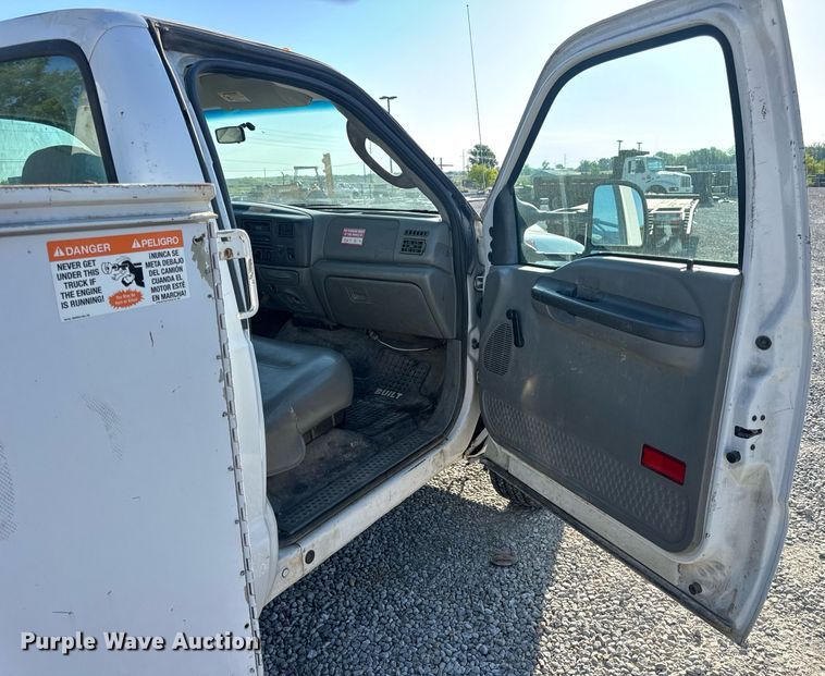 image for item DV4015 2004 Ford F450 Super Duty XL bucket truck