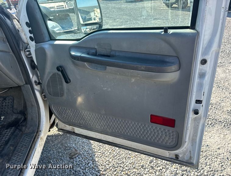 image for item DV4015 2004 Ford F450 Super Duty XL bucket truck