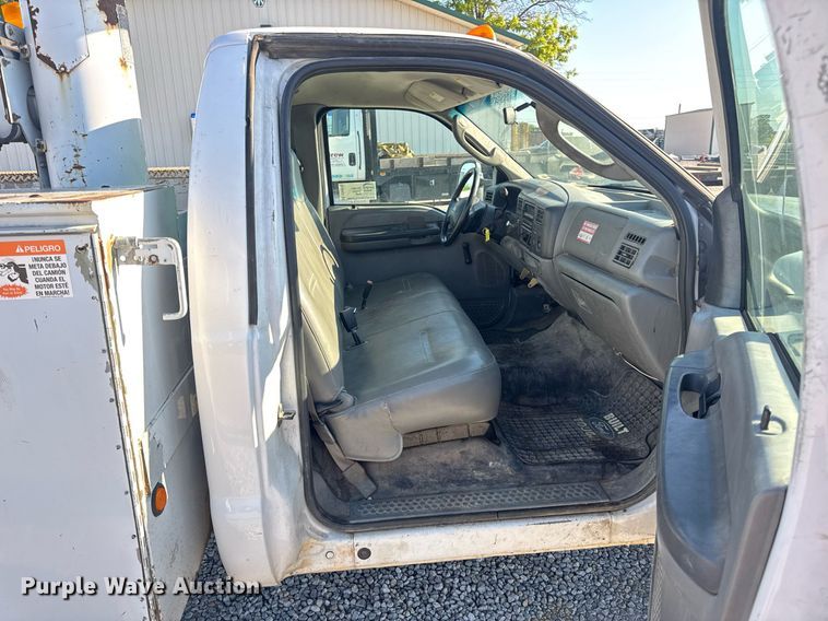 image for item DV4015 2004 Ford F450 Super Duty XL bucket truck