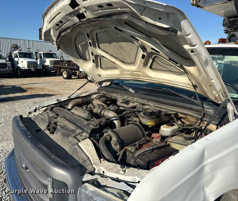 image for item DV4015 2004 Ford F450 Super Duty XL bucket truck