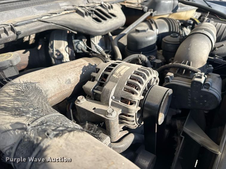 image for item DV4015 2004 Ford F450 Super Duty XL bucket truck