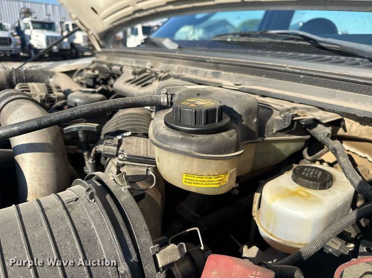 image for item DV4015 2004 Ford F450 Super Duty XL bucket truck