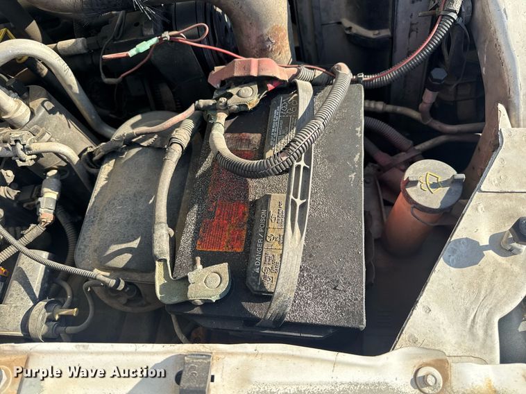 image for item DV4015 2004 Ford F450 Super Duty XL bucket truck