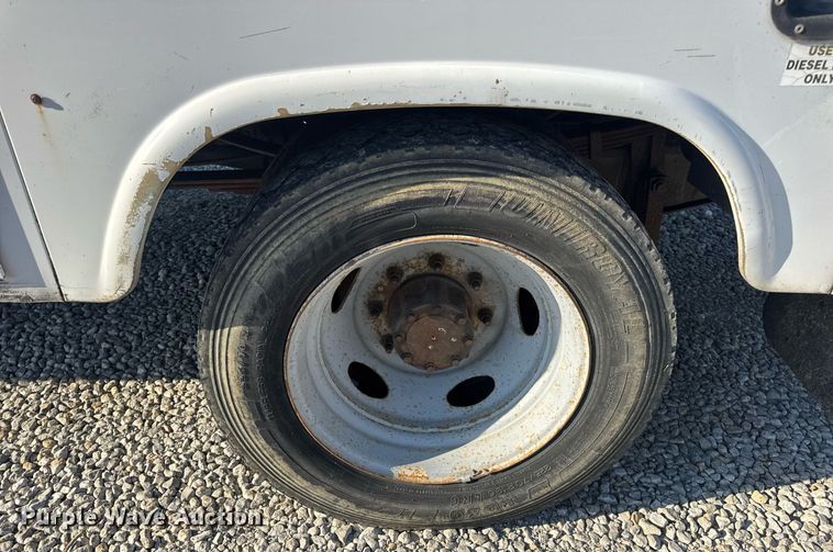 image for item DV4015 2004 Ford F450 Super Duty XL bucket truck