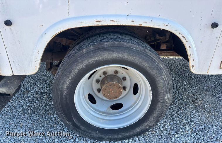 image for item DV4015 2004 Ford F450 Super Duty XL bucket truck