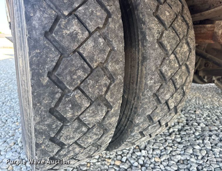 image for item DV4015 2004 Ford F450 Super Duty XL bucket truck