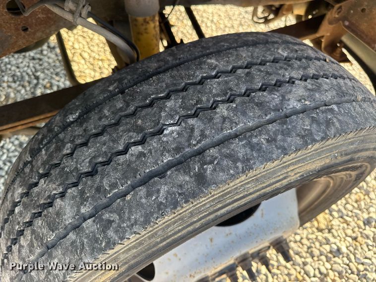 image for item DV4015 2004 Ford F450 Super Duty XL bucket truck