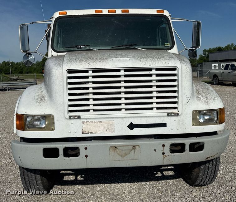 image for item DV4017 1999 International 4900 flatbed truck