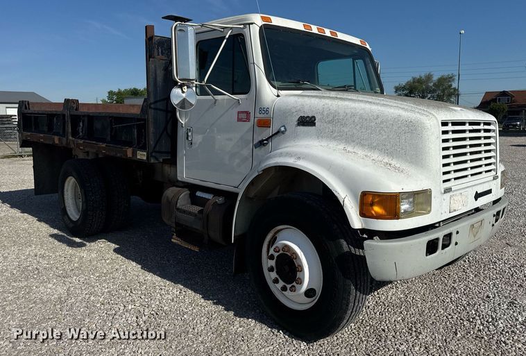 image for item DV4017 1999 International 4900 flatbed truck